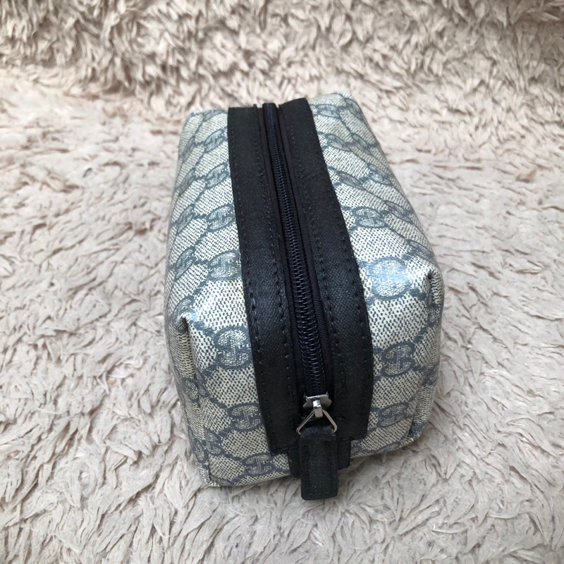 Túi chuẩn si. Túi qua sử dụng . Khách vui lòng xem hình nếu muốn biết thêm thông tin sản phẩm mời khách vô chat . Thanks