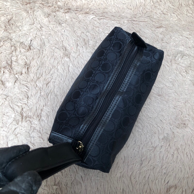 Túi chuẩn si. Túi qua sử dụng. Khách vui lòng xem hình nếu muốn biết thêm thông tin sản phẩm mời khách vô chat . Thanks.