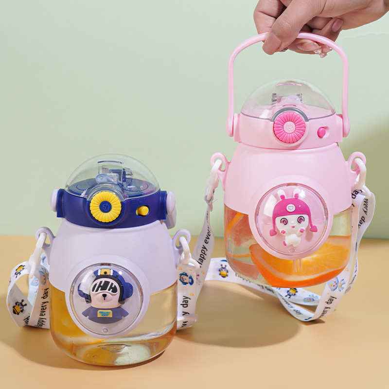Bình Nước Cô Gái Dễ Thương Có Ống Hút Dây Đeo Và Sticker 3d Phim hoạt hình búp bê viên nang không gian dành cho trẻ em
