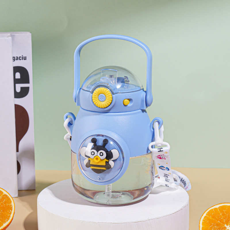 Bình Nước Cô Gái Dễ Thương Có Ống Hút Dây Đeo Và Sticker 3d Phim hoạt hình búp bê viên nang không gian dành cho trẻ em