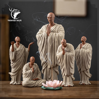 Tượng Gốm Tử Sa Tăng nhân Nhà sư bái phật , Tượng Tu sĩ thành tâm hướng phật Trang Trí Tiểu Cảnh Gỗ Lũa Bàn Trà