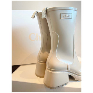 Boot Chloe’ Nhựa Cao Cấp Đế 5cm Lùi 1 Size ( Sẵn Ship )