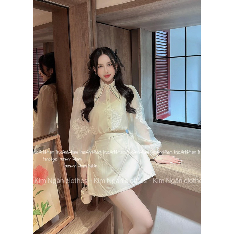Sét áo tơ thêu hoa, phối chân váy đính dây viền caro dáng chữ A xinh xỉu