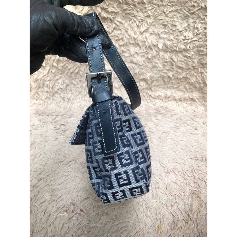 Túi chuẩn si. Túi qua sử dụng. Khách vui lòng xem hình nếu muốn biết thêm thông tin sản phẩm mời khách vô chat . Thanks.