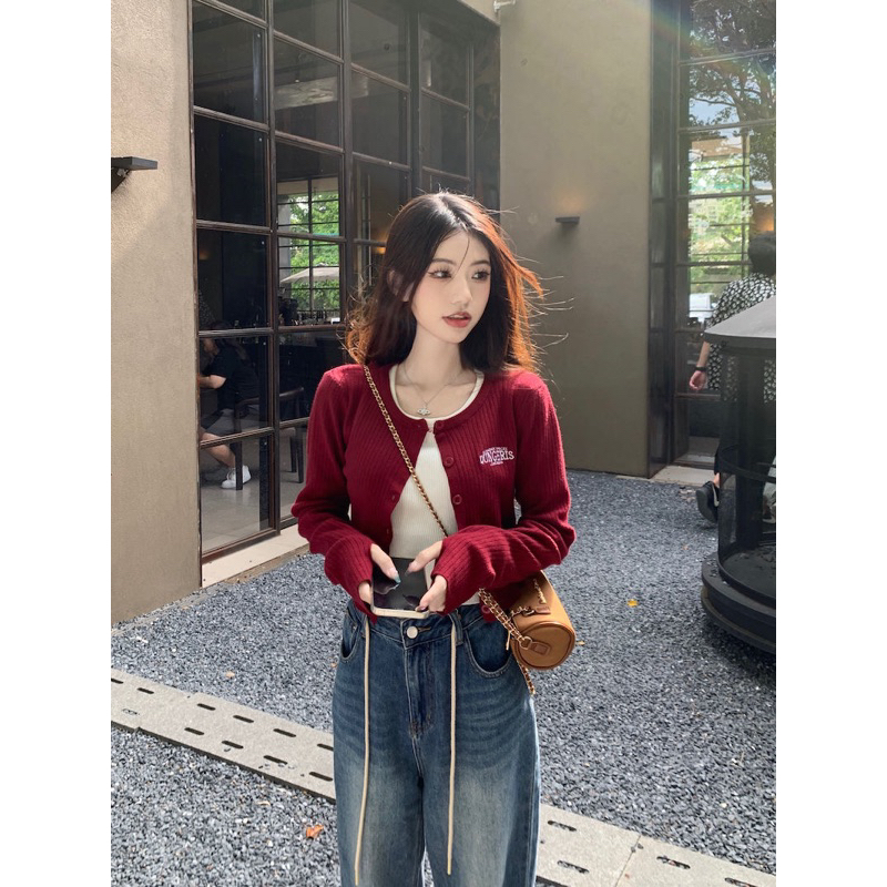 Áo khoác cardigan Herbi dài tay dáng ngắn màu đỏ in chữ phong cách hàn quốc thời trang nữ