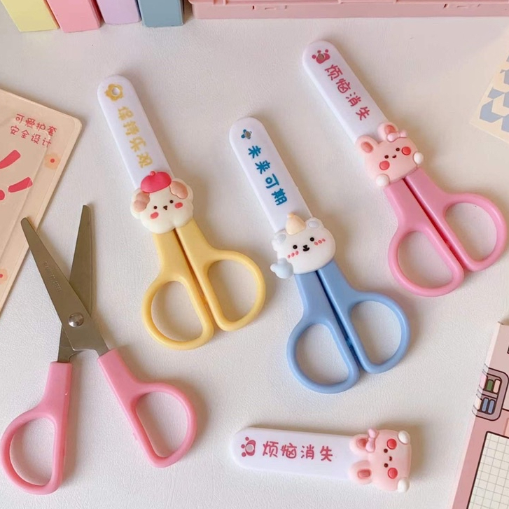 Kéo cắt giấy có nắp đậy mẫu dễ thương tiện lợi cho , kéo học sinh có nắp cắt giấy siêu cute bảo vệ an toàn cho bé