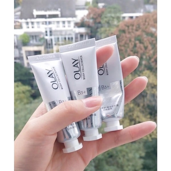 Kem dưỡng trắng da tay Olay B3+ vitamin C  tuýp 10ml / Subeo Beauty