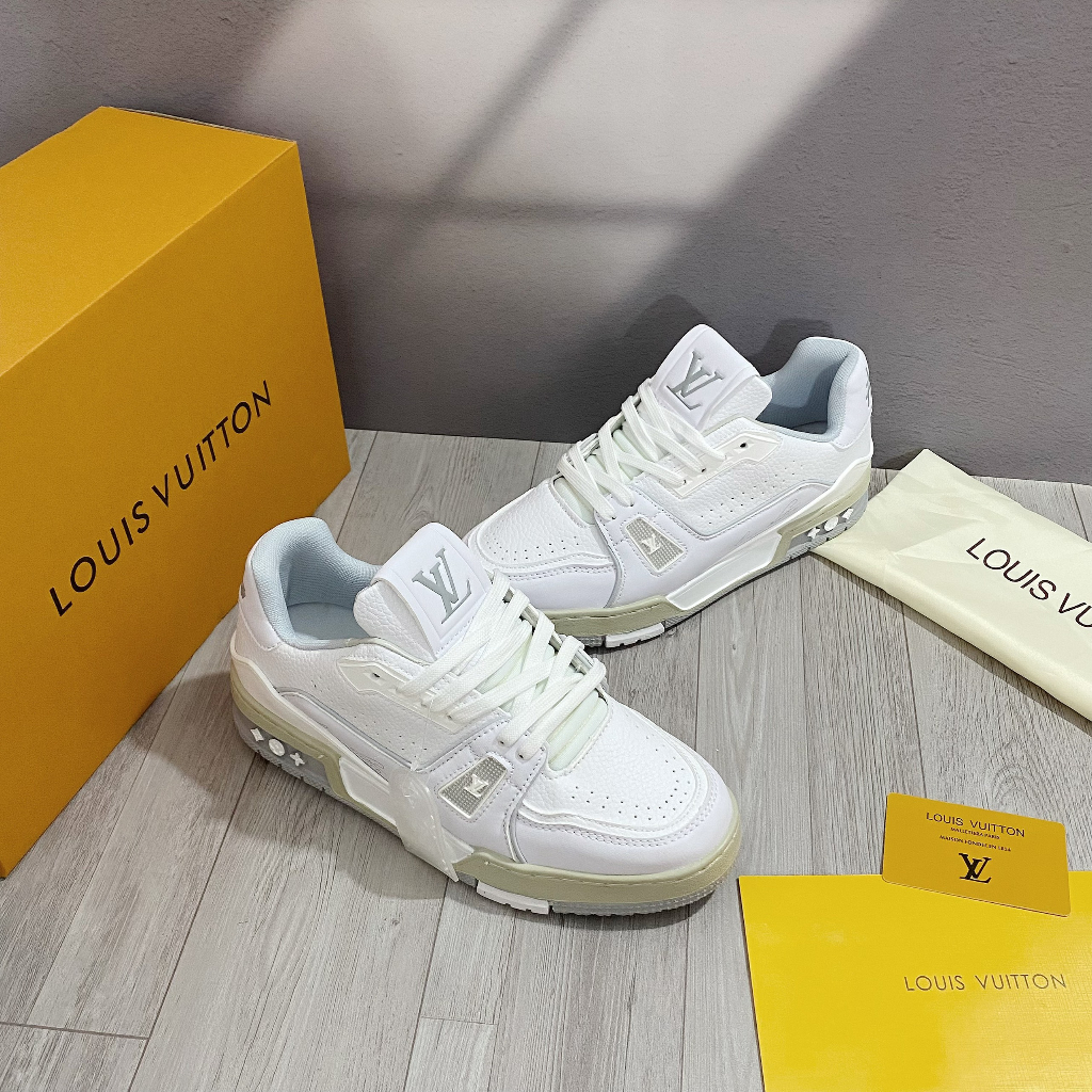 Giày Thể Thao LV 54 Trainer Da Thật Trắng Xám Họa Tiết Phản Quang Sianature White Đế Vàng Nâu