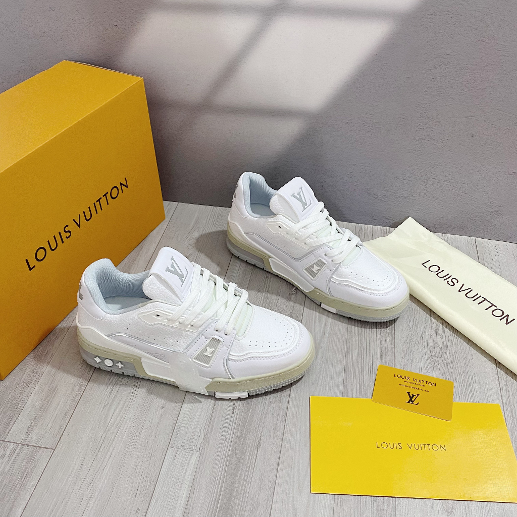 Giày Thể Thao LV 54 Trainer Da Thật Trắng Xám Họa Tiết Phản Quang Sianature White Đế Vàng Nâu