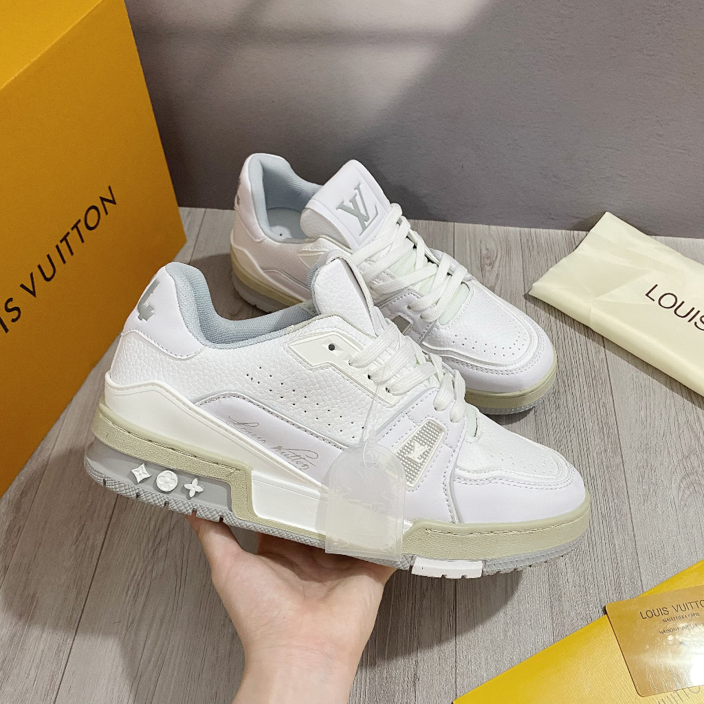 Giày Thể Thao LV 54 Trainer Da Thật Trắng Xám Họa Tiết Phản Quang Sianature White Đế Vàng Nâu