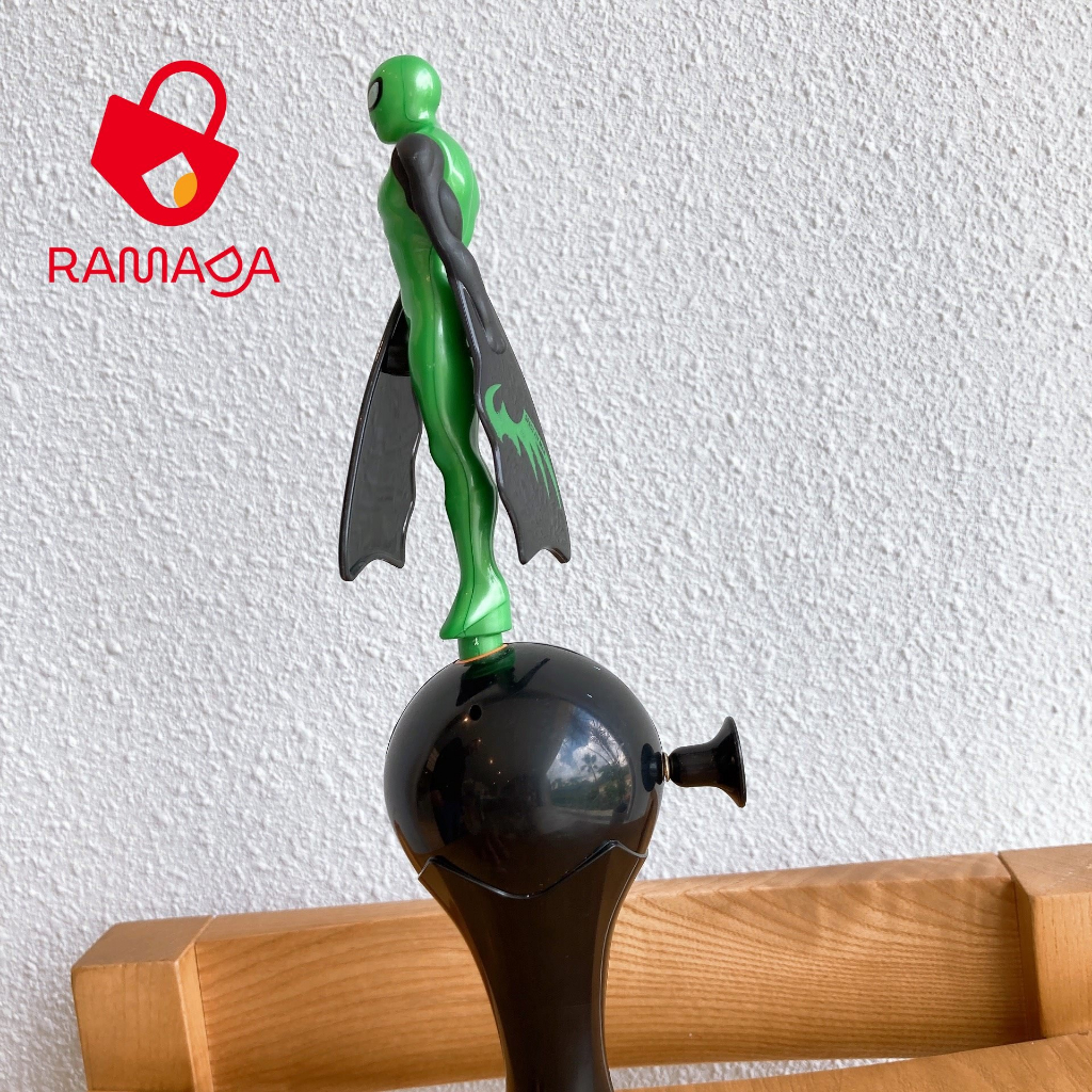 Kẹo đồ chơi siêu anh hùng không gian bay Juqi dành cho bé