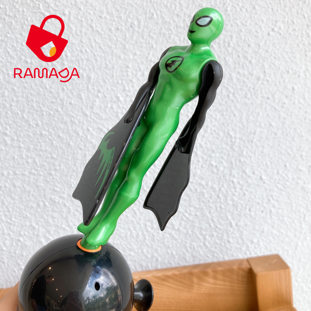 Kẹo đồ chơi siêu anh hùng không gian bay Juqi dành cho bé