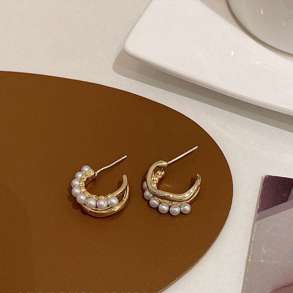 Bông tai nữ Khuyên tai chữ C gợn sóng đính chuối ngọc trai nhân tạo Aha.Accessories KNT1