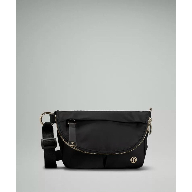TNS-Túi đeo chéo vải mềm  Lulu Lemon crossbody bag--tone đen classic năng động