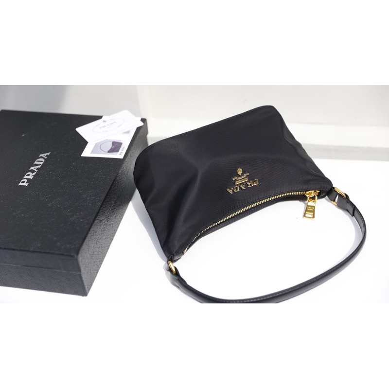 Túi Pờ ra đà kẹp nách new kích thước: 21,5cm hàng fullbox,túi vải & bill tag vàng