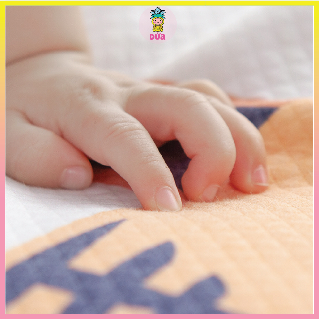 Tấm Lót Chống Thấm Thay Tã Cho Bé Sơ Sinh Họa Tiết Xinh Xắn KT 50 x 70cm