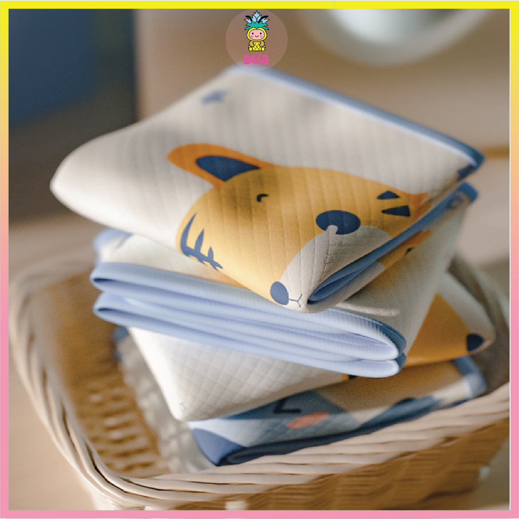 Tấm Lót Chống Thấm Thay Tã Cho Bé Sơ Sinh Họa Tiết Xinh Xắn KT 50 x 70cm