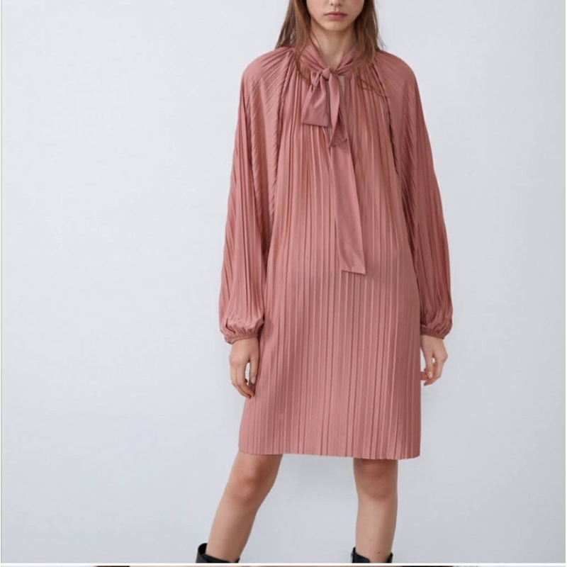 Váy Zara size S xếp ly chuẩn auth newtag giấy như hình