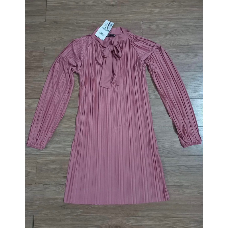 Váy Zara size S xếp ly chuẩn auth newtag giấy như hình