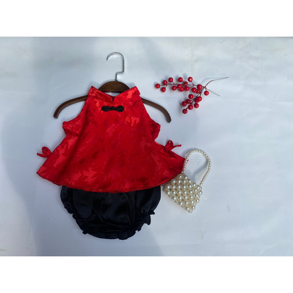 Ngọc Kids - Yếm gấm màu đỏ cho bé 6-24kg tặng kèm cài tóc