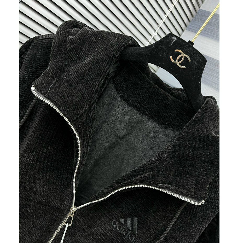 Áo Khoác Jacket Thêu Logo ADIDAZ Phối Sọc Tay Áo, Chất Vải Nhung Dày Dặn, Có Mũ Chùm Đầu, Sử Dụng Khóa Kéo Zip
