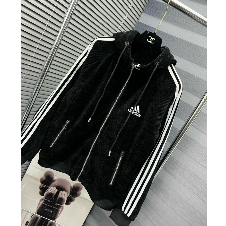 Áo Khoác Jacket Thêu Logo ADIDAZ Phối Sọc Tay Áo, Chất Vải Nhung Dày Dặn, Có Mũ Chùm Đầu, Sử Dụng Khóa Kéo Zip