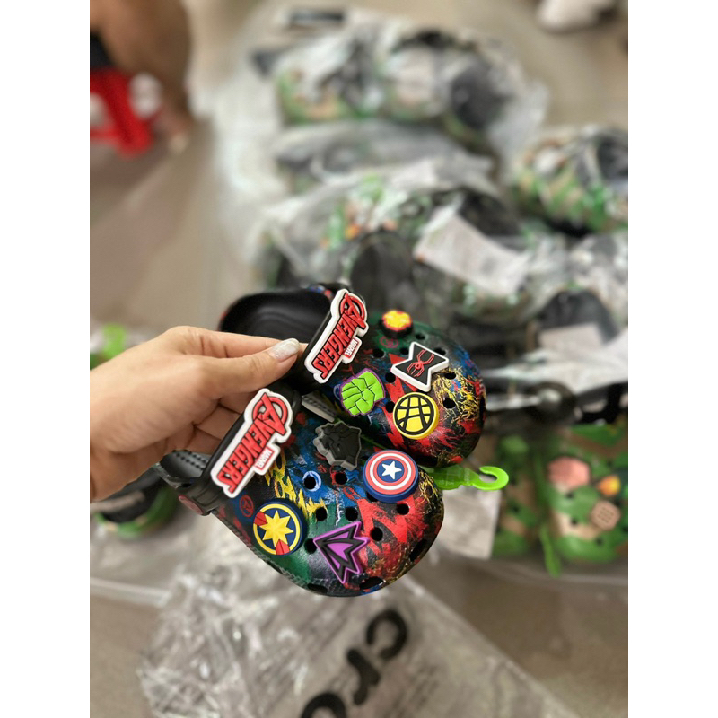 Sục Bé Trai Gắn Stick Croc