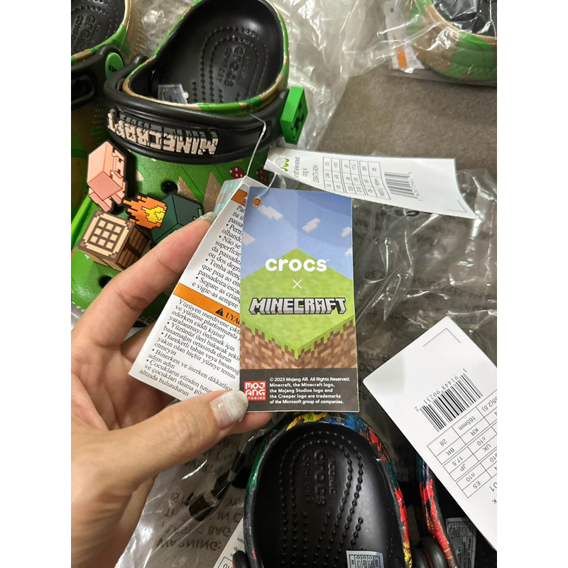 Sục Bé Trai Gắn Stick Croc