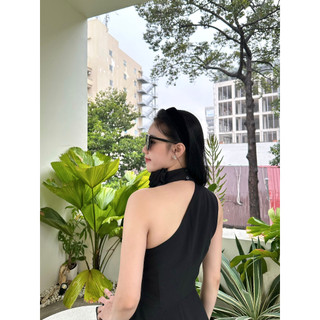 MEET - Đầm Đen Lệch Vai Hoa Cổ