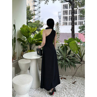 MEET - Đầm Đen Lệch Vai Hoa Cổ