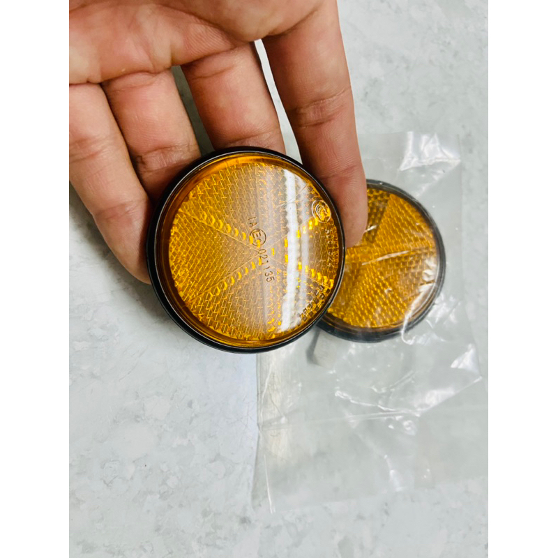 Mắt mèo phản quang tròn đuôi dè sau SCR 110 / Sh 300