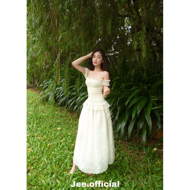 Jee - Cream Midi Mocking Dress - Đầm Maxi Tơ Thêu Hoa Kem