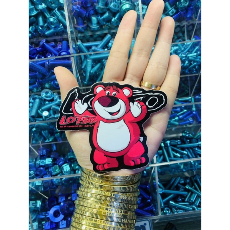 TEM GẤU DÂU LOTSO DỄ THƯƠNG CUTE DÁN XE DECAL