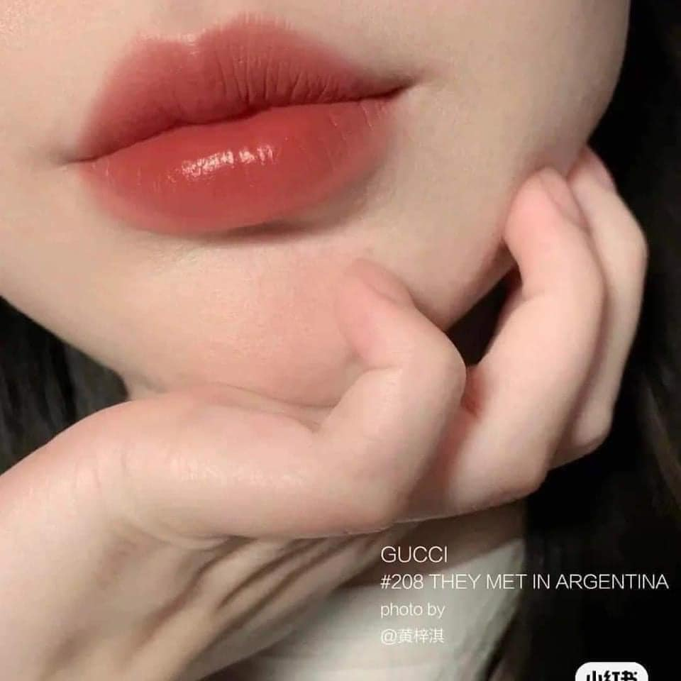 Son Gucci 208 Rouge A Levres Mat They Met in Argentina