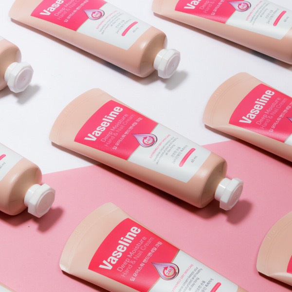 Kem Dưỡng Da Tay & Móng Tay Vaseline Deep Moisture Hand & Nail Cream 60ml