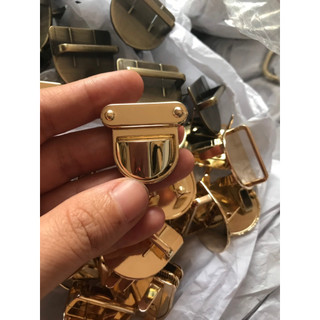 Khóa bầu, khóa sập mỏ vịt, khóa túi handmade loại trơn, dễ mở.