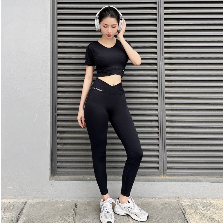 Bộ đồ tập thể thao Áo thun croptop Đen, Quần legging phối xéo Đen tập gym yoga thoáng khí