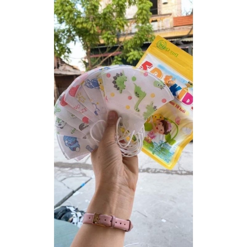 NGUYÊN THÙNG 100 CÁI KHẨU TRANG HỌA TIẾT DUY QUÂN CHO BÉ 1_5 TUỔI