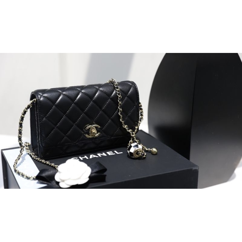 Túi xách dành cho nữ nhãn hiệu C.N Woc Charm quả cầu phiên bản mới siêu xinh