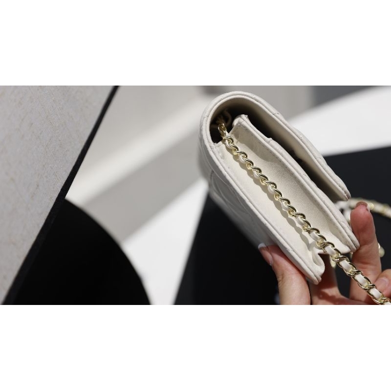 Túi xách dành cho nữ nhãn hiệu C.N Woc Charm quả cầu phiên bản mới siêu xinh