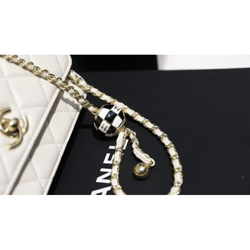 Túi xách dành cho nữ nhãn hiệu C.N Woc Charm quả cầu phiên bản mới siêu xinh