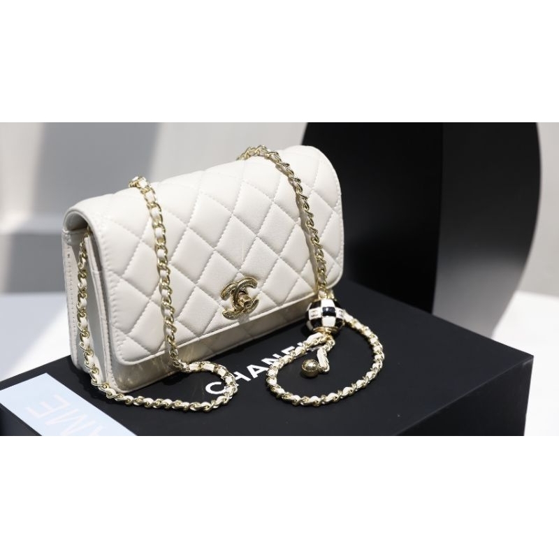 Túi xách dành cho nữ nhãn hiệu C.N Woc Charm quả cầu phiên bản mới siêu xinh