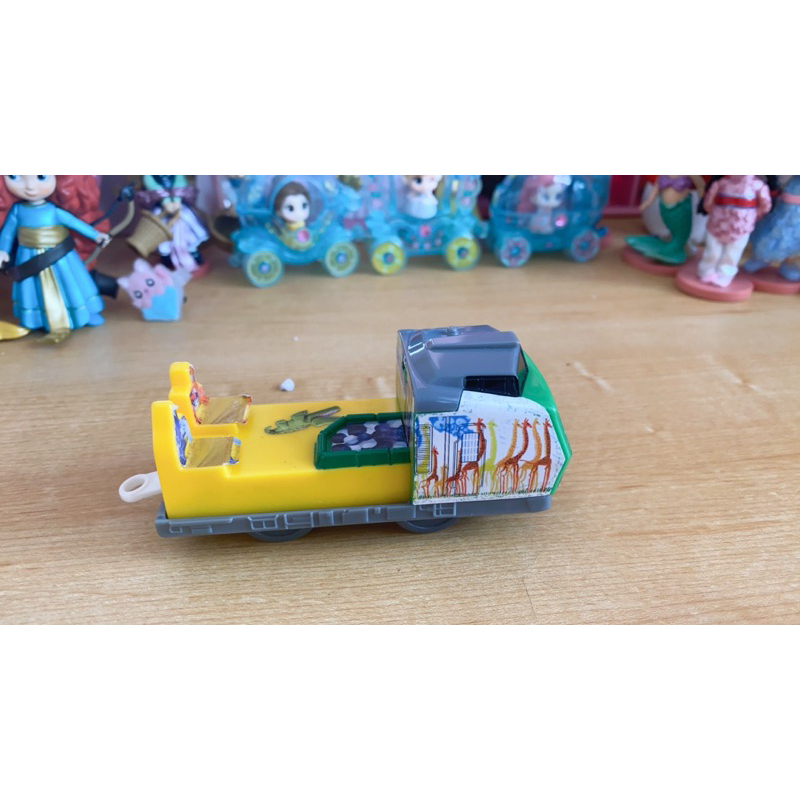 Tàu điện và vật dụng tàu hãng Tomy cùng hãng khác