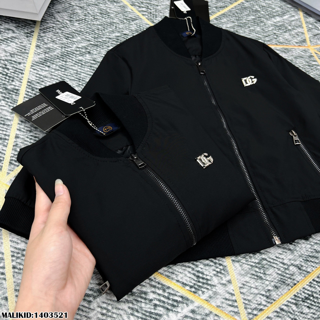 Áo Khoác Cho Bé Trai Màu Đen Thêu Logo Trước Ngực Chất Liệu Vải Dày Dặn Không Bai Không Nhão - Herokids