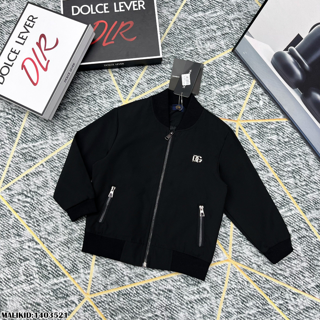 Áo Khoác Cho Bé Trai Màu Đen Thêu Logo Trước Ngực Chất Liệu Vải Dày Dặn Không Bai Không Nhão - Herokids