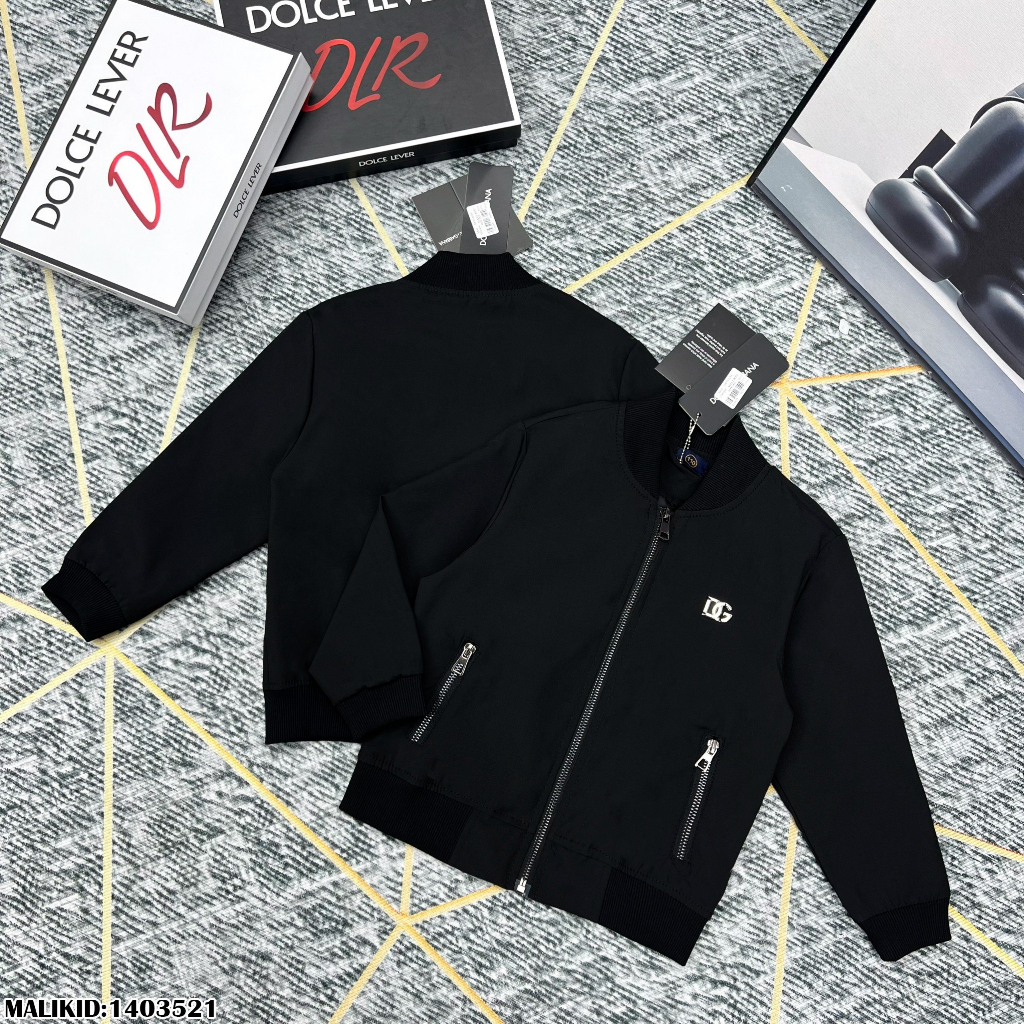 Áo Khoác Cho Bé Trai Màu Đen Thêu Logo Trước Ngực Chất Liệu Vải Dày Dặn Không Bai Không Nhão - Herokids