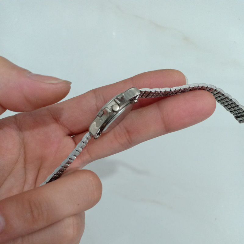 Đồng hồ nữ si nhật hiệu VALENTINO dây thép lụa mặt đen