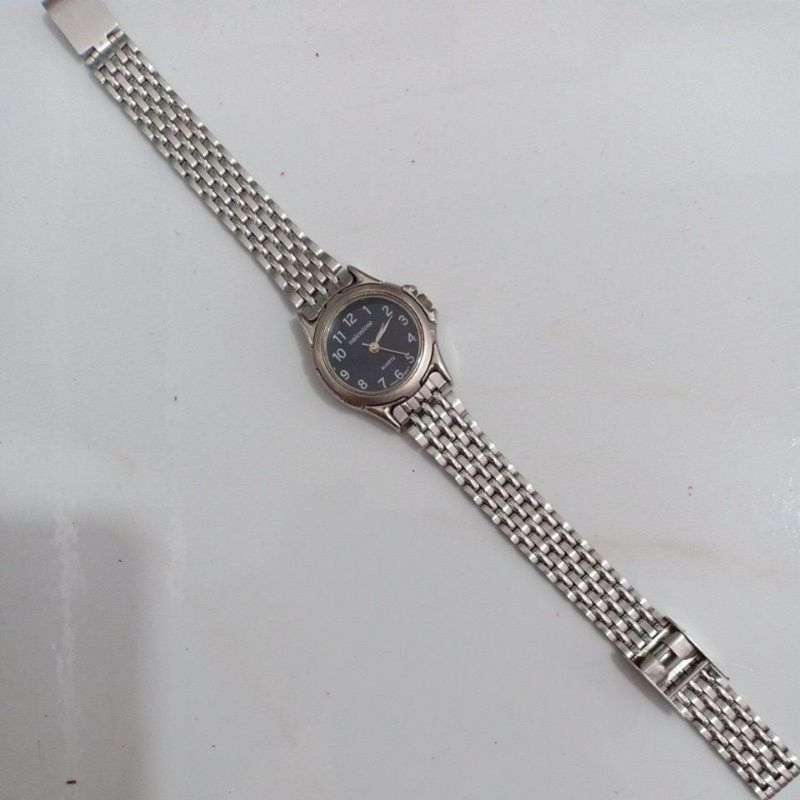 Đồng hồ nữ si nhật hiệu VALENTINO dây thép lụa mặt đen