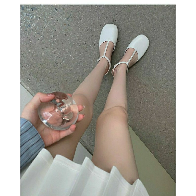 Giày Kela gót nhú da lì bít mũi vuông thon hở gót trắng đen