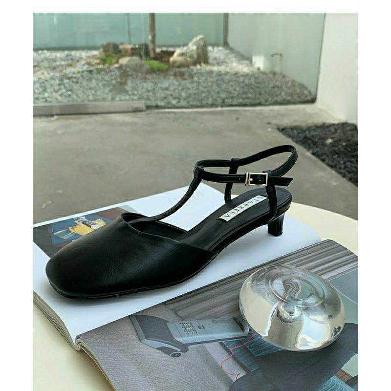 Giày Kela gót nhú da lì bít mũi vuông thon hở gót trắng đen